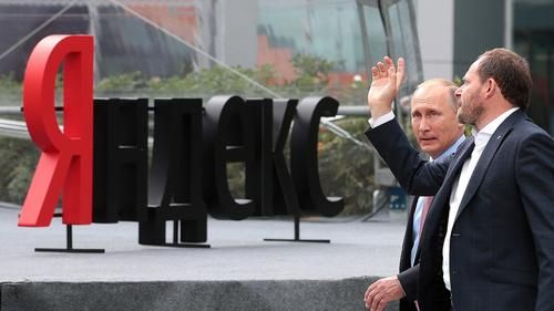 Путин во время посещения штаб-квартиры «Яндекса».